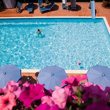 Hotel Leuco' Martinsicuro Bagian luar foto