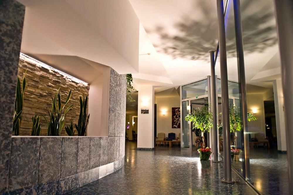 Hotel Leuco' Martinsicuro Bagian luar foto