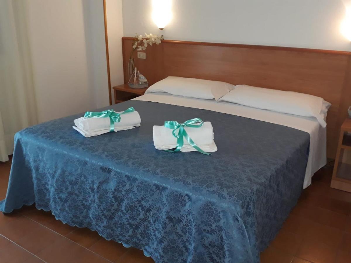 Hotel Leuco' Martinsicuro Bagian luar foto