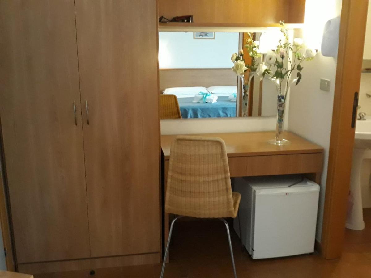 Hotel Leuco' Martinsicuro Bagian luar foto