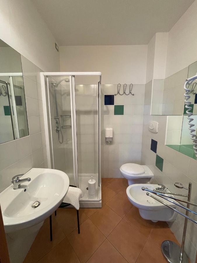 Hotel Leuco' Martinsicuro Bagian luar foto