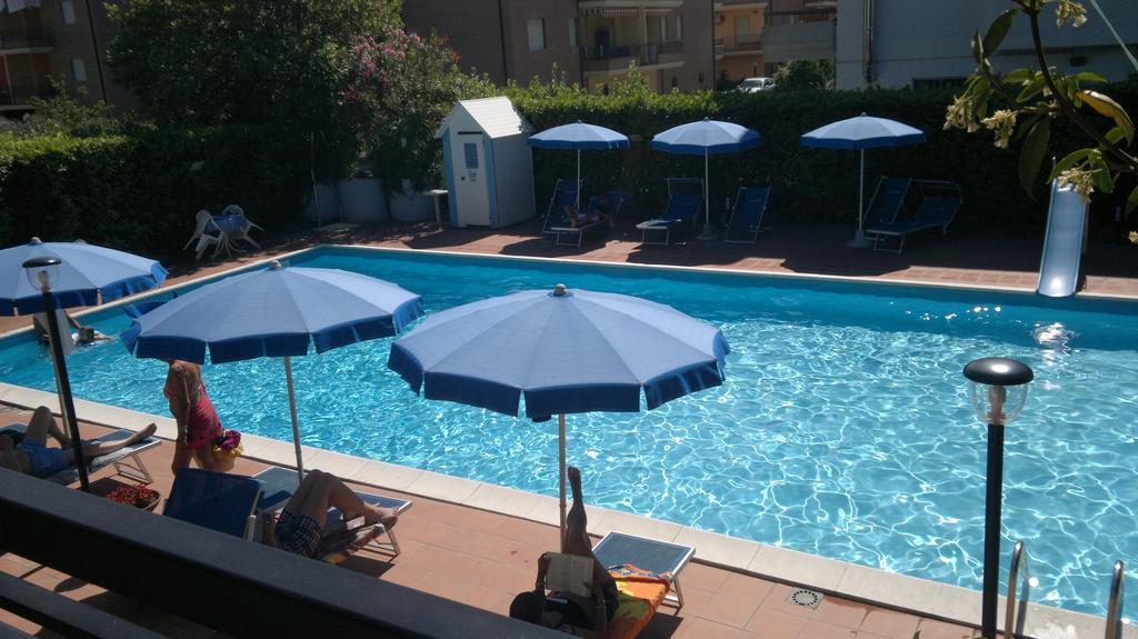 Hotel Leuco' Martinsicuro Bagian luar foto