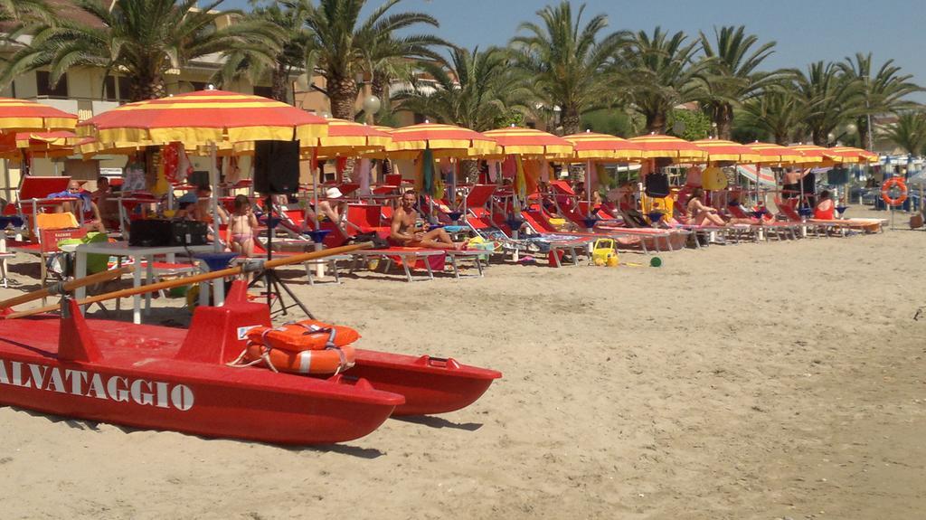 Hotel Leuco' Martinsicuro Bagian luar foto