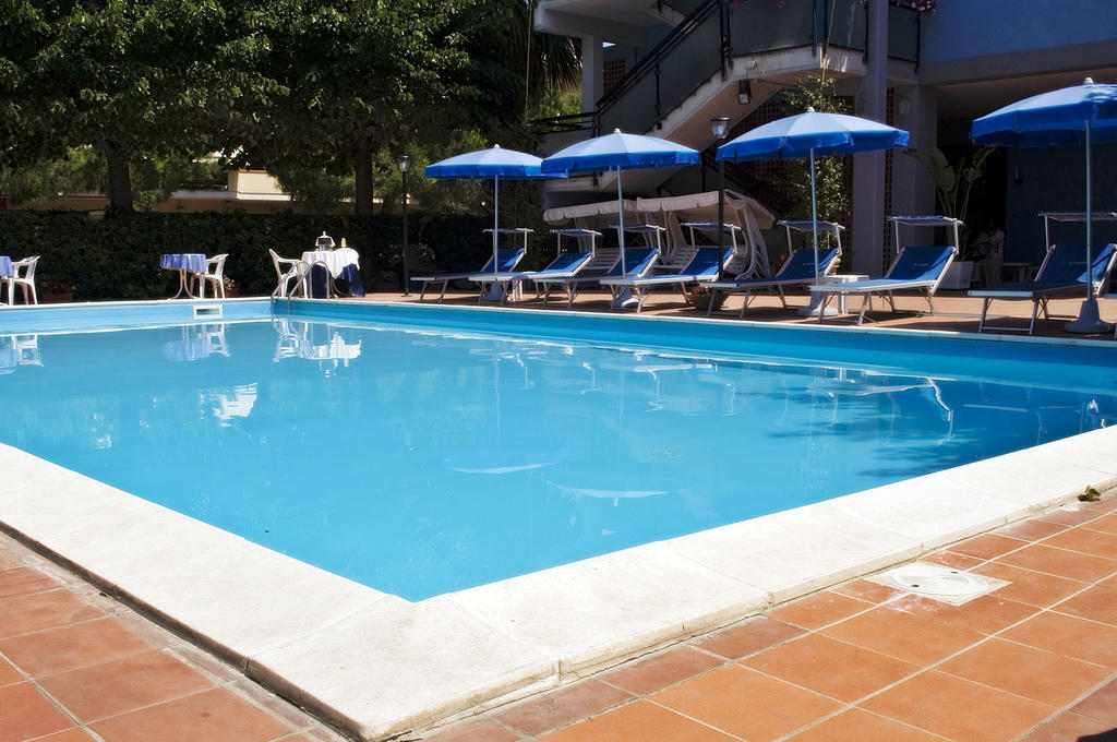 Hotel Leuco' Martinsicuro Bagian luar foto