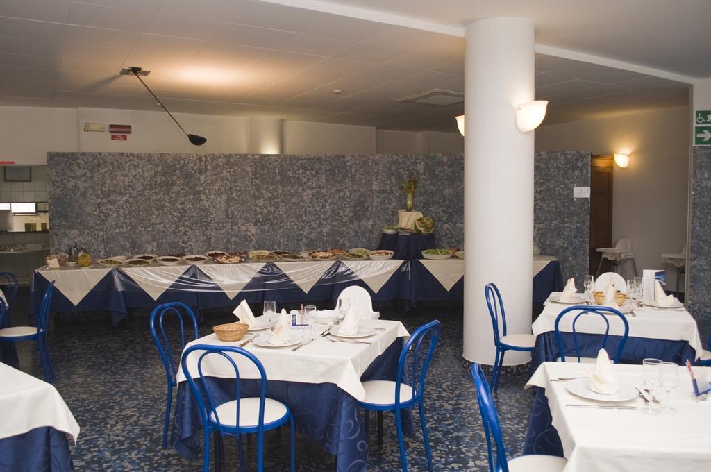 Hotel Leuco' Martinsicuro Bagian luar foto
