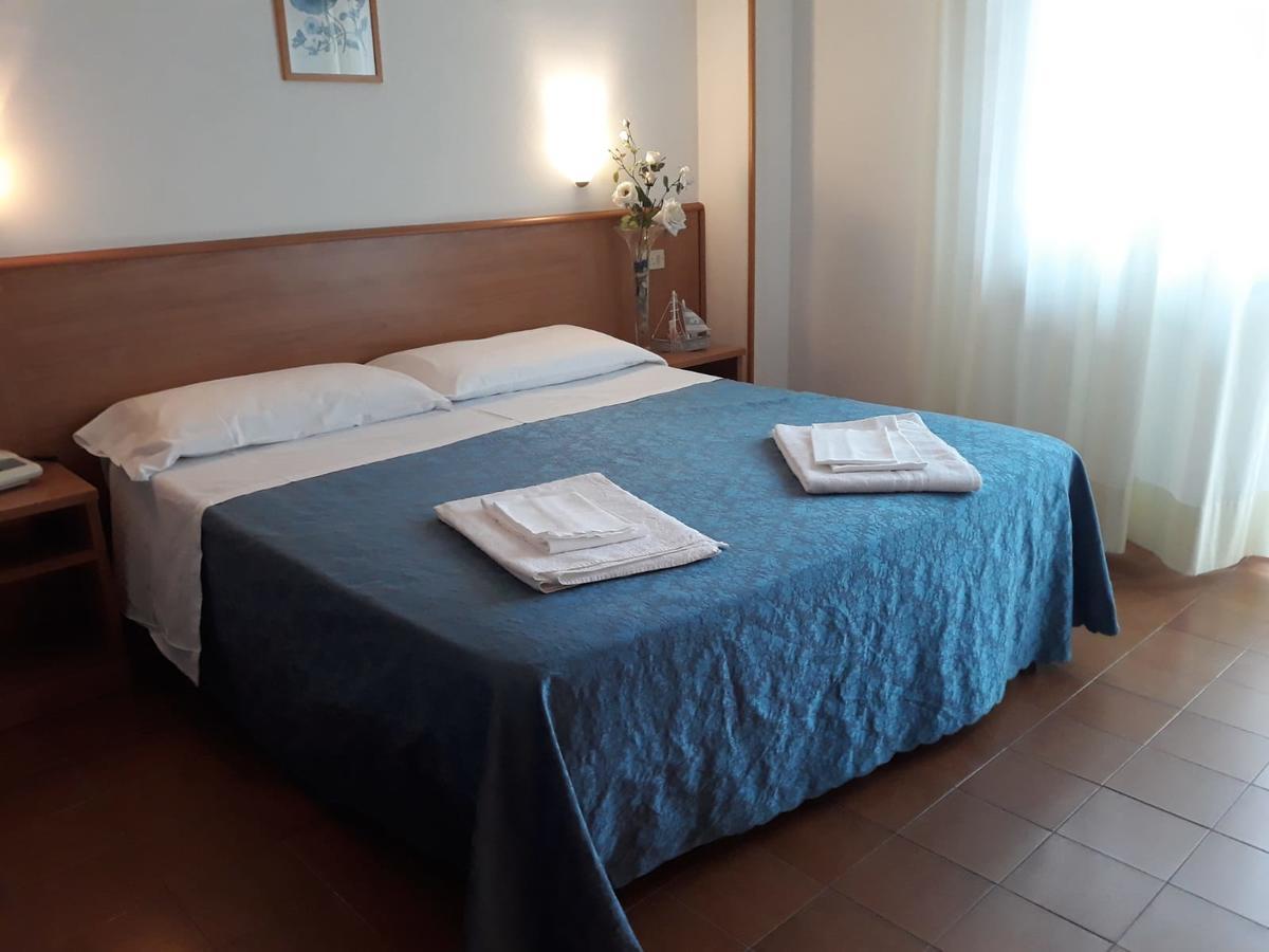 Hotel Leuco' Martinsicuro Bagian luar foto