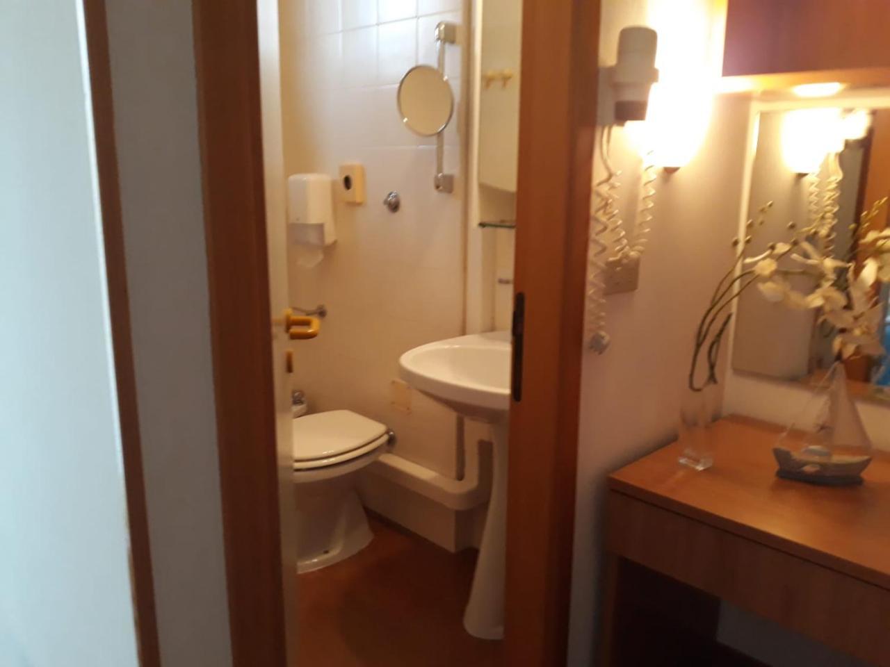 Hotel Leuco' Martinsicuro Bagian luar foto