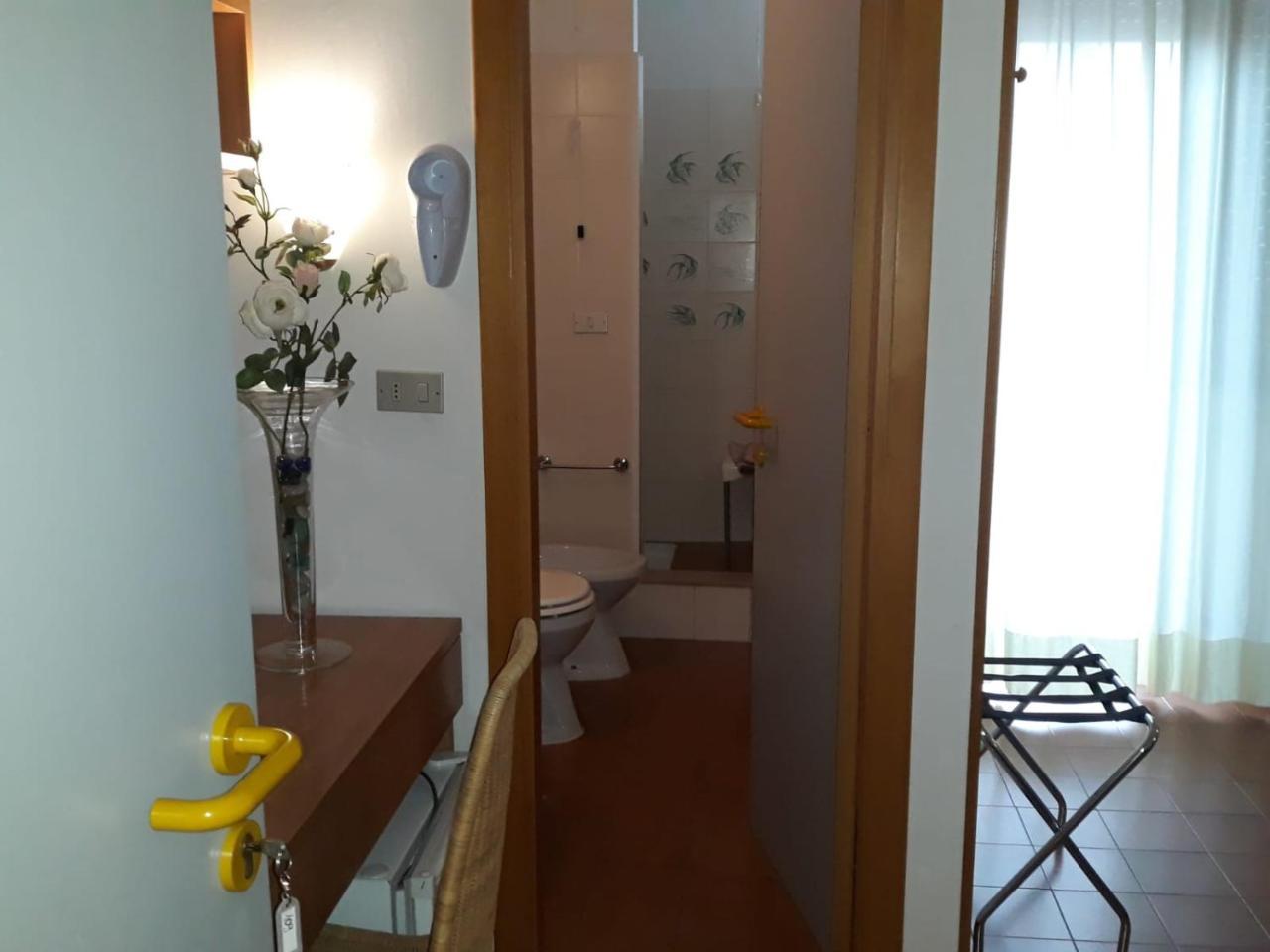Hotel Leuco' Martinsicuro Bagian luar foto