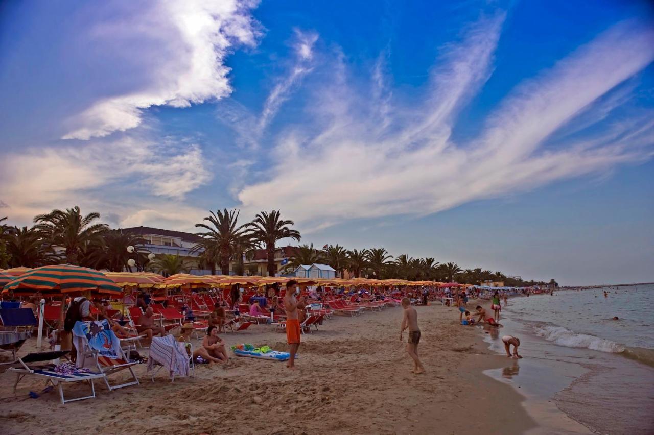 Hotel Leuco' Martinsicuro Bagian luar foto